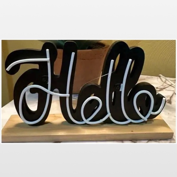 New Room & Retreat Word Art Hello Home Sign Black & White Décor Sitter Wood NWT - Picture 2 of 12